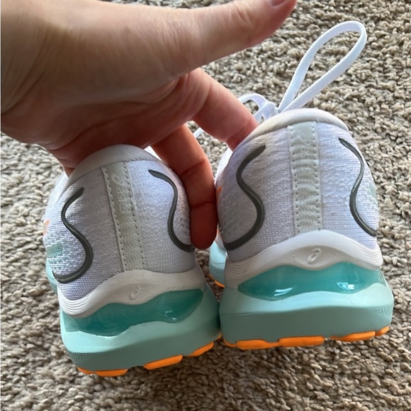 ASICS Women’s Running Shoes Size 8 - Picture 2 of 4